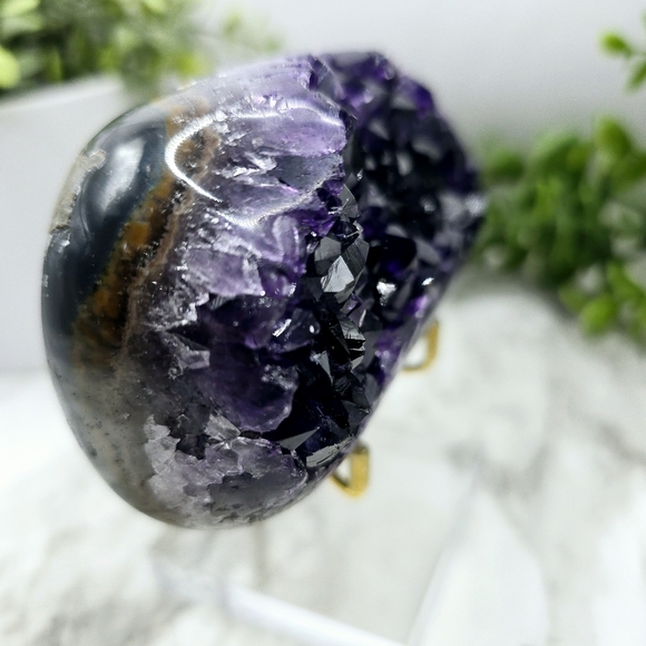 - Amethyst freeform from Uruguay - Picture 3 of 5